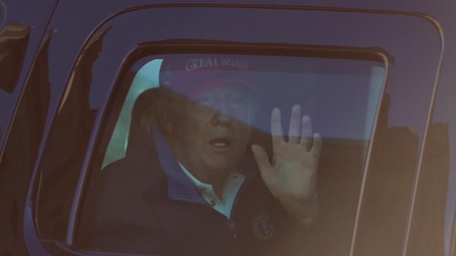 Donald Trump acena para apoiadores. O presidente americano encerra seu mandato à frente da Casa Branca na semana que vem - REUTERS/Carlos Barria ORG