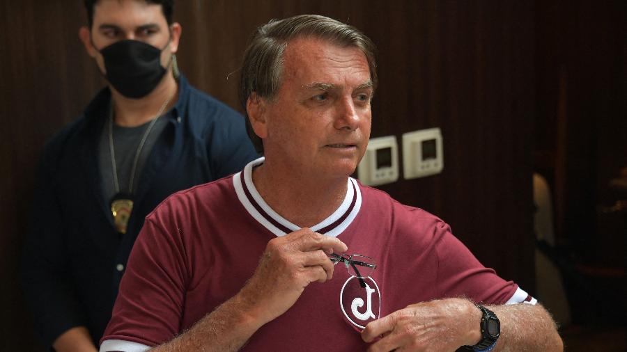 5.jan.2022 - O presidente Jair Bolsonaro dá coletiva após receber alta hospitalar, em São Paulo - Nelson Almeida/AFP