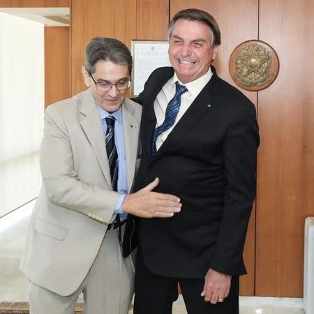 Foto de 2020 mostra Roberto Jefferson (PTB) com o presidente Jair Bolsonaro (PL) - Reprodução/Facebook
