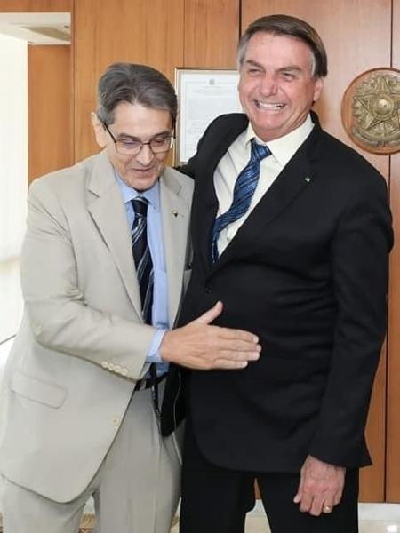 Foto de 2020 mostra Roberto Jefferson (PTB) com o presidente Jair Bolsonaro (PL). Segundo o PTB, na ocasião, conversaram sobre as eleições de 2022 - Reprodução/Facebook