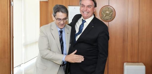 Foto de 2020 mostra Roberto Jefferson (PTB) com o presidente Jair Bolsonaro (PL)