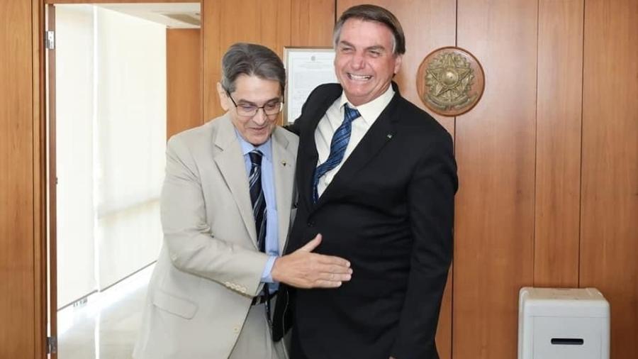 Foto de 2020 mostra Roberto Jefferson (PTB) com o presidente Jair Bolsonaro (PL). Segundo o PTB, na ocasião, conversaram sobre as eleições de 2022 - Reprodução/Facebook