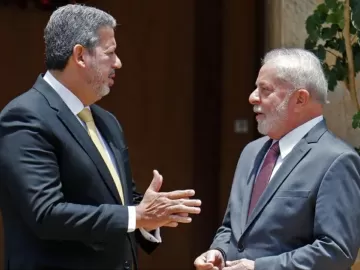Com acordo, Lula promete a Lira não vetar 'taxa das blusinhas'