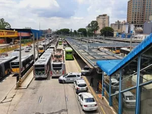 Motoristas e cobradores de ônibus desistem de greve em São Paulo nesta 6ª