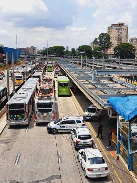 No dia 21 de novembro, terminais de ônibus ficaram fechados após manifestações de motoristas e cobradores - Francisco Lima/Folhapress