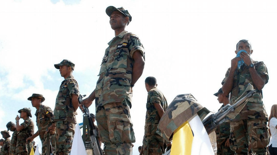 O grupo paramilitar AUC foi responsável por vários assassinatos e massacres na Colômbia