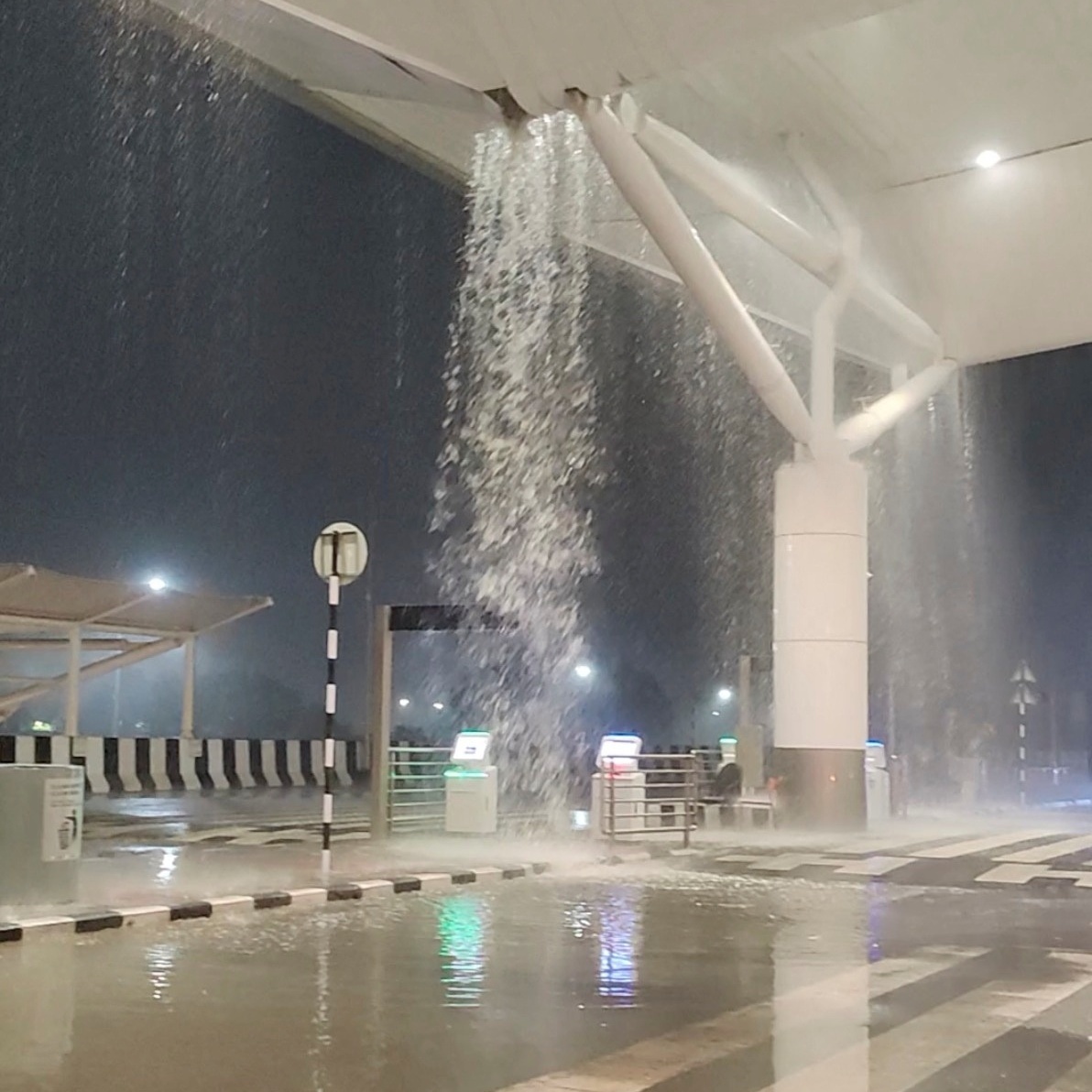 Telhado desaba e mata uma pessoa no aeroporto de Nova Déli, na Índia