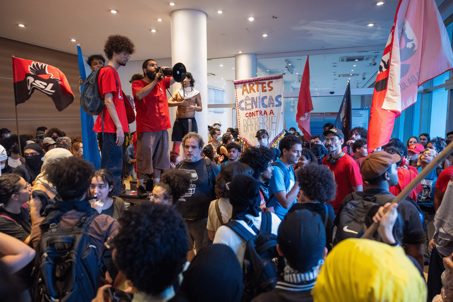 Estudantes da USP em greve invadiram a reitoria da universidade - undefined