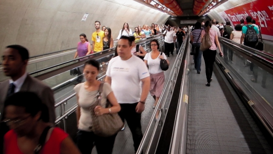 Túnel de acesso da estação Paulista para a estação Consolação, da Linha Verde