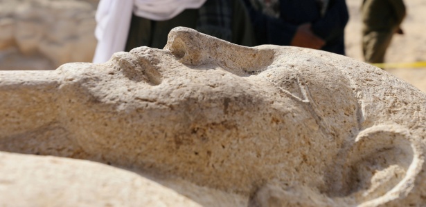 Sarcófago de pedra na necrópole ancestral próxima a Minya, no Egito - Mohamed Abd El Ghany/Reuters
