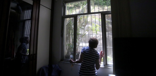 Moradora do Leme viu movimentação de criminosos armados pela janela de seu apartamento - Custodio Coimbra/ Agência O Globo
