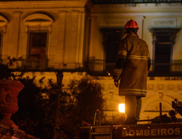 Incêndio no Museu Nacional está controlado, informam ...