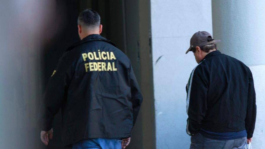 Mario Liebman chega à sede da Polícia Federal, no Rio - José Lucena
