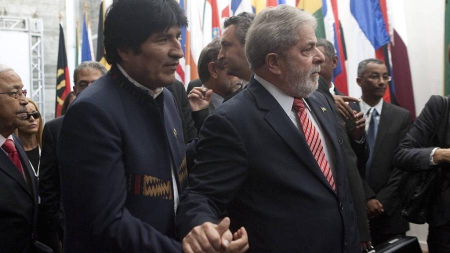O presidente boliviano, Evo Morales, com Lula, em evento no Rio, em 2010  - Rafael Andrade - 28.mai.10/Folhapress