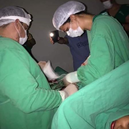 Médicos usam lanterna de celular para fazer operação no Piauí  - Sindicato dos Médicos do Piauí