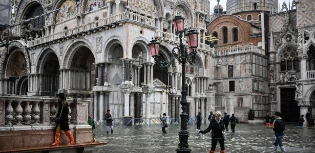 Após maré alta | Itália decreta estado de emergência por inundações em Veneza