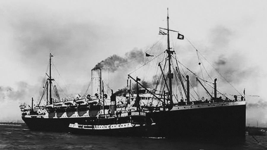 De bandeira inglesa, o transatlântico Demerara zarpou de Liverpool no dia 15 de agosto de 1918 e aportou no Recife, em 9 de setembro - Cia das Letras/Divulgação via BBC