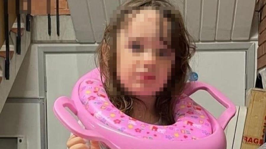 Bombeiros tiraram precisaram cortar o objeto da cabeça da menina - Reprodução/Facebook