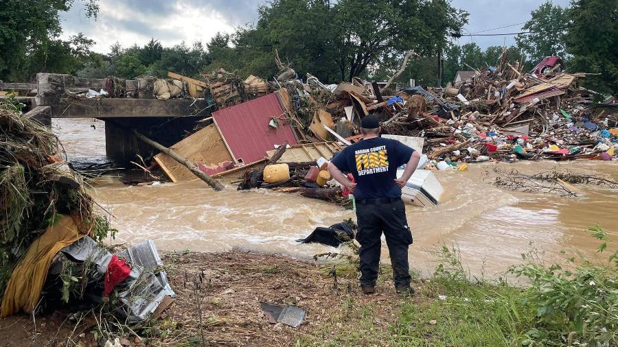Enchentes no Tennessee (EUA) - Reprodução / Twitter / Hardin County Fire Department