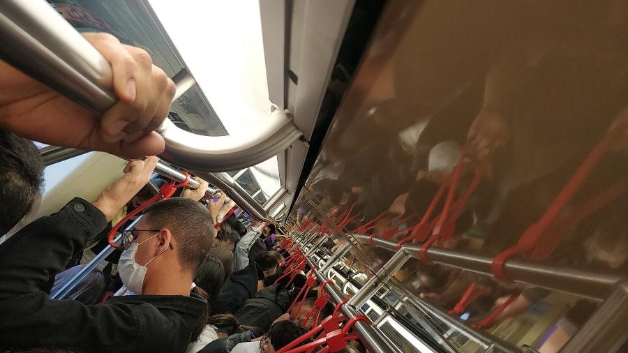 Passageiros registraram transtornos do metrô nas redes sociais - Reprodução/Twitter @tchelovysk