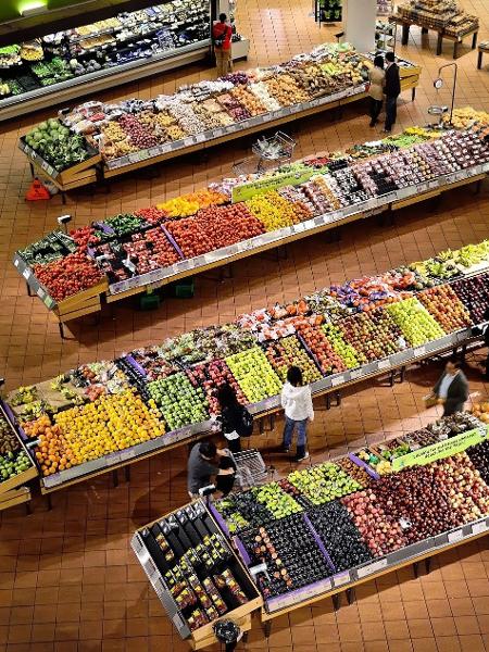 supermercado frutas legumes gondolas - Por Fabian Cambero