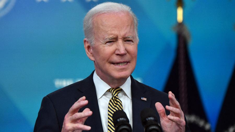 Em mensagem no Twitter, Biden diz estar "fazendo tudo o que pode" para reduzir os preços  - Nicholas Kamm/AFP
