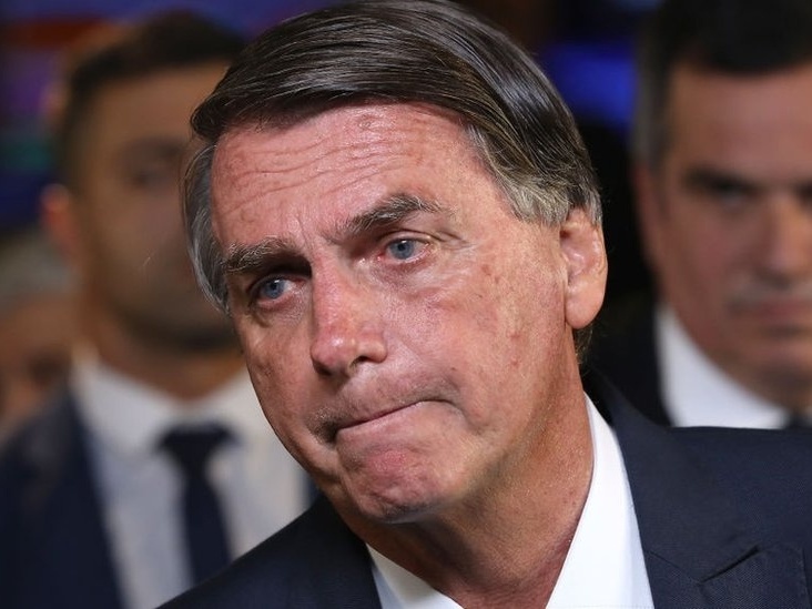 Bolsonaro comete abuso de poder em Londres e quem paga é o