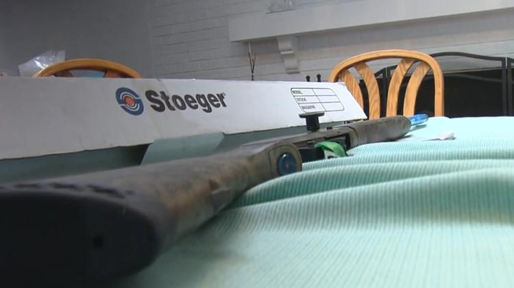Man buys safety net online and takes shotgun: 'Terrible' - Reproduction/CBS Colorado - Reproduction/CBS Colorado
