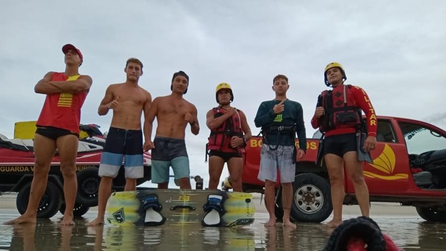 Bombeiros resgatam velejador argentino em praia de Jericoacoara - Divulgação/Corpo de Bombeiros do Ceará