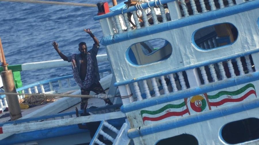 Um patrulheiro indiano interceptou o navio desviado, o "FV Omari", de bandeira iraniana, no início desta sexta-feira, informou a Marinha da Índia