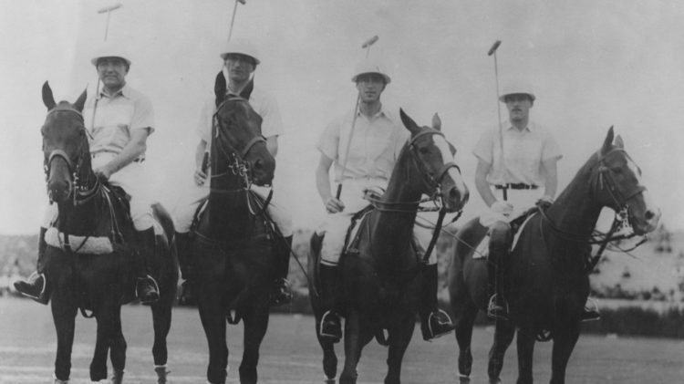 Time medalhista de ouro representando a Argentina na final do polo contra a Grã Bretanha nas Olimpíadas na Alemanha em 1936. 