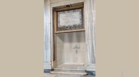 Túmulo do Papa Francisco em mármore na Basília de Santa Maria Maggiore, em Roma Túmulo do Papa Francisco em mármore na Basília de Santa Maria Maggiore, em Roma
