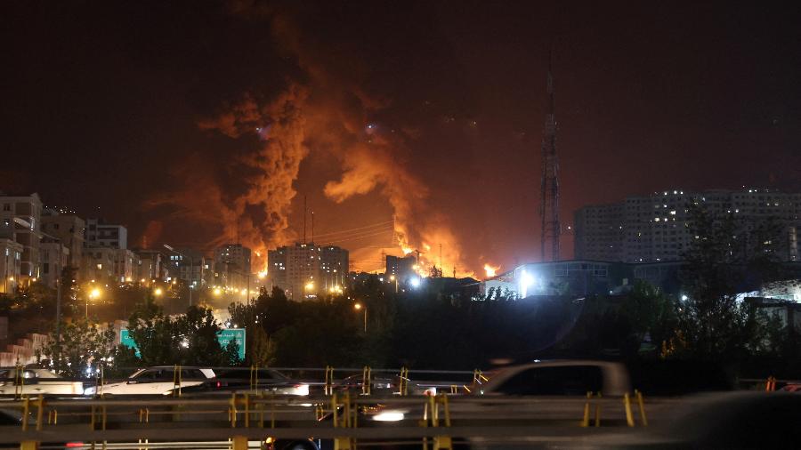 Ataque israelense atingiu o depósito de petróleo de Shahran, perto de Teerã, no Irã - Majid Asgaripour/via Reuters
