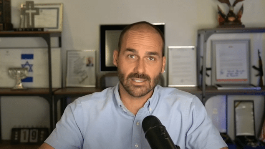 Eduardo Bolsonaro está nos Estados Unidos desde fevereiro Eduardo Bolsonaro está nos Estados Unidos desde fevereiro