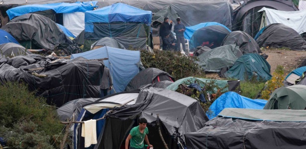 A "Selva", em Calais, na França; acampamento vai ganhando contornos de cidade - Phillipe Wojazer/Reuters