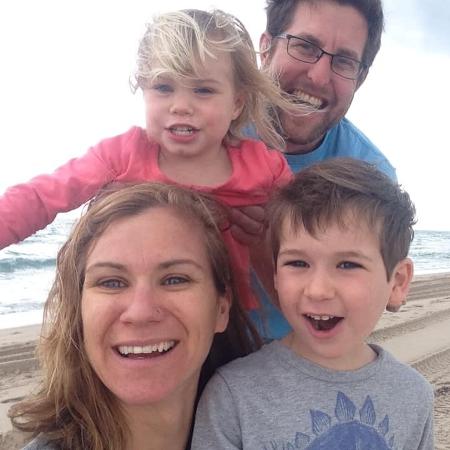 Maeve Kennedy e a família - Reprodução/Facebook