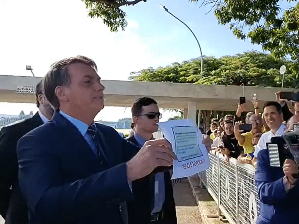 Bolsonaro ironiza Moro com print e diz que acusação é fofoca
