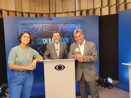 Manuela D'Ávila e Sebastião Melo discutem ao falar sobre fake news