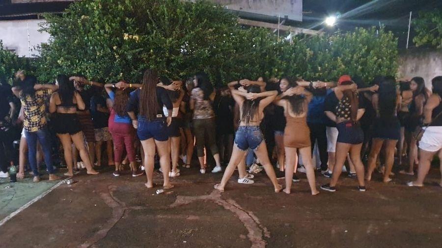 Jovens flagrados em festa clandestina em Macapá - Divulgação/Polícia Militar