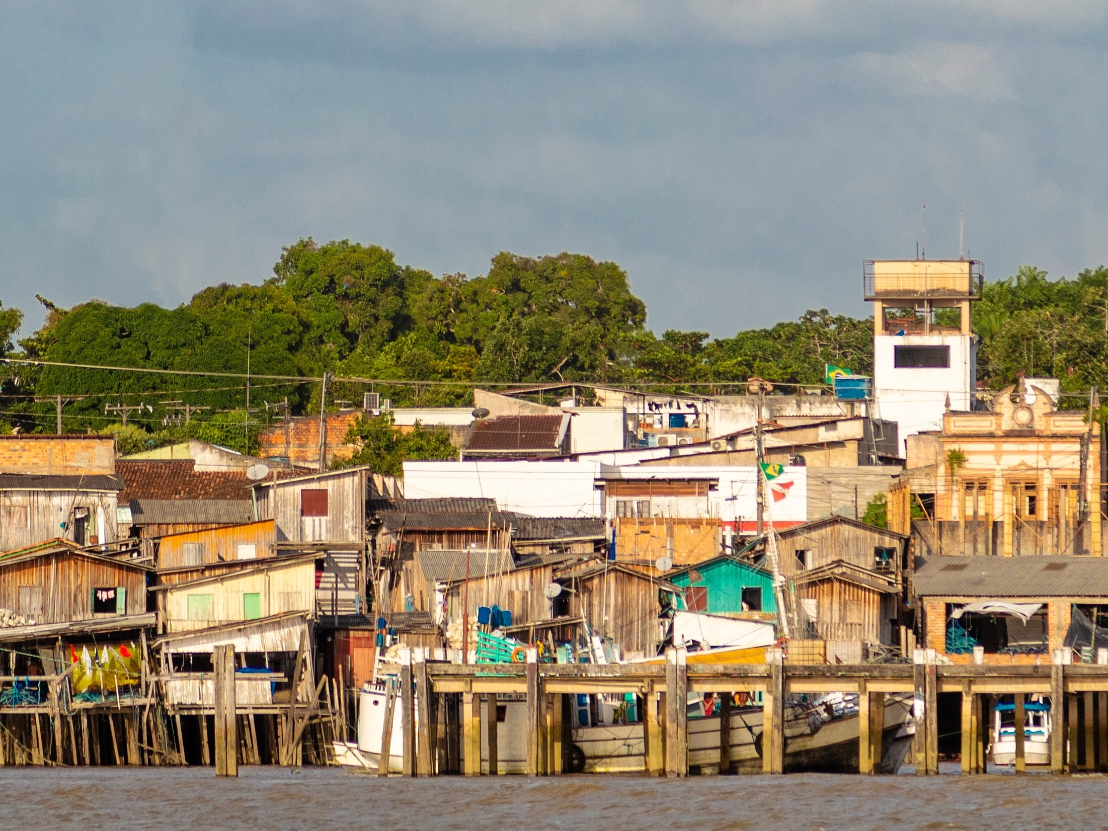 Área de favelas urbanas mais que dobrou desde 1985, aponta estudo