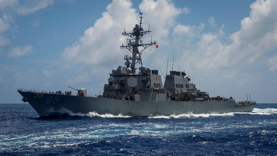 14.jun.2018 - Imagem de arquivo de navio de guerra dos Estados Unidos USS Benfold no Mar das Filipinas - Divulgação via Reuters