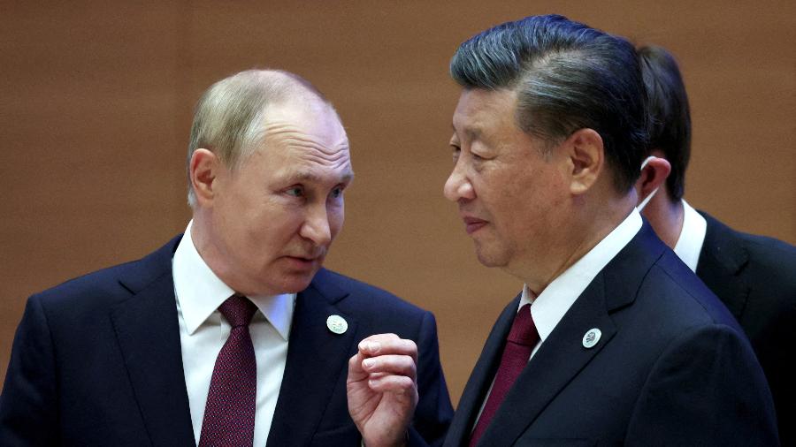 Presidentes da Rússia e China, Vladimir Putin e Xi Jinping - Sputnik/Sergey Bobylev/Pool via REUTERS
