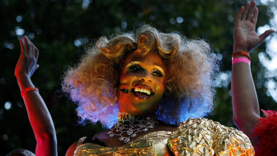 A drag queen americana "Peppermint" se apresenta durante o 31º desfile anual de gays e lésbicas do Mardi Gras no centro de Sydney - 7.mar.2009 - Daniel Munoz/Reuters