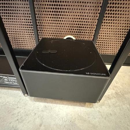 Zero Connect Box: caixa responsável pela transmissão de áudio e vídeo via wireless