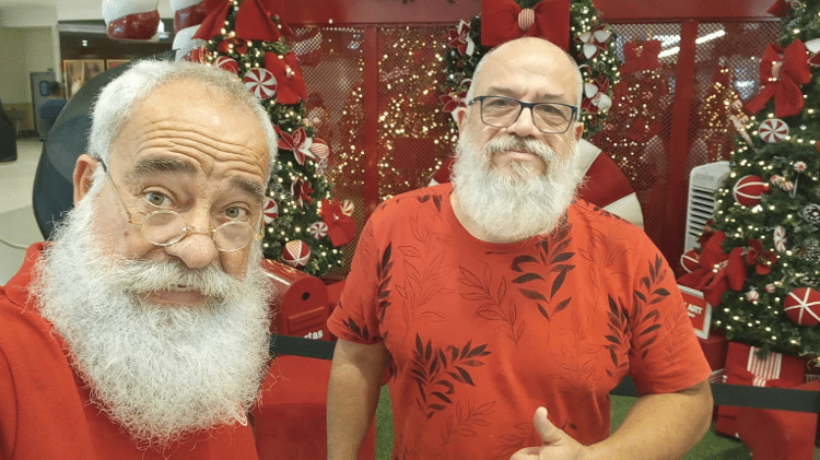 Limachem Cherem, 68 anos, diretor e fundador da escola de Papai Noel (à esquerda) e Ronaldo Lopes Macedo, 52 anos (à direita)