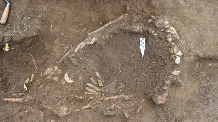 Jovem e bebê podem ter sido sacrificados em ritual durante períodos de El Niño intensos Jovem e bebê podem ter sido sacrificados em ritual durante períodos de El Niño intensos
