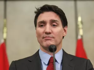 Trudeau defende resposta 'firme e clara' às tarifas de Trump sobre aço e alumínio