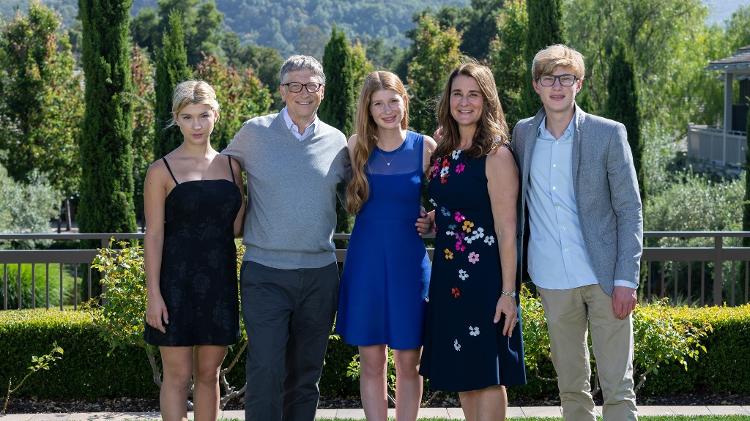 Bill e Melinda Gates com os três filhos em foto postada em 2019 Bill e Melinda Gates com os três filhos em foto postada em 2019