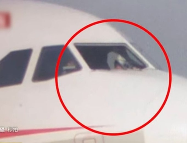 Para-brisa de avião chinês caiu e causou despressurização - Reprodução de vídeo/CCTV