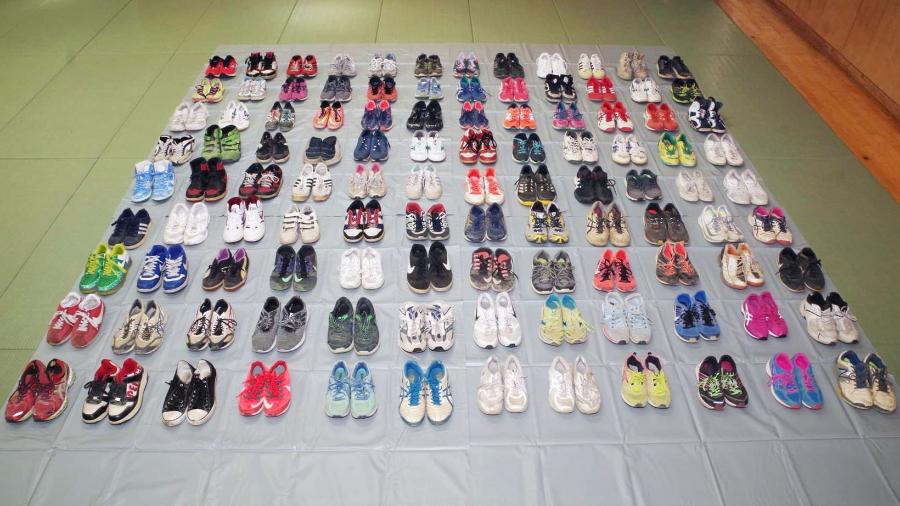 Polícia mostrou todos os pares de calçados furtados por Makoto Endo  - Divulgação/Polícia